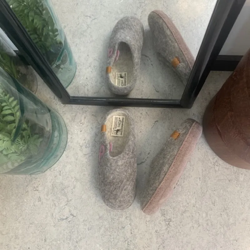 Green Comfort Diabetes Fødder|Hjemmesko*Lav uld hjemmesko med Støt Brysterne logo