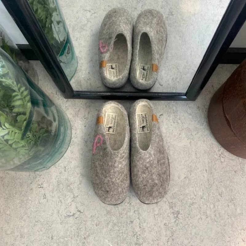 Green Comfort Hjemmesko|Sko Til Brede Fødder Og Høj Vrist*Lav uld hjemmesko med rågummisål og Støt Brysterne logo