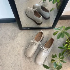 Sygeplejebutikken Sko På Tilbud*Lys beige skind snøresko med god stødabsorbering