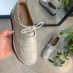 Sygeplejebutikken Sko På Tilbud*Lys beige skind snøresko med god stødabsorbering