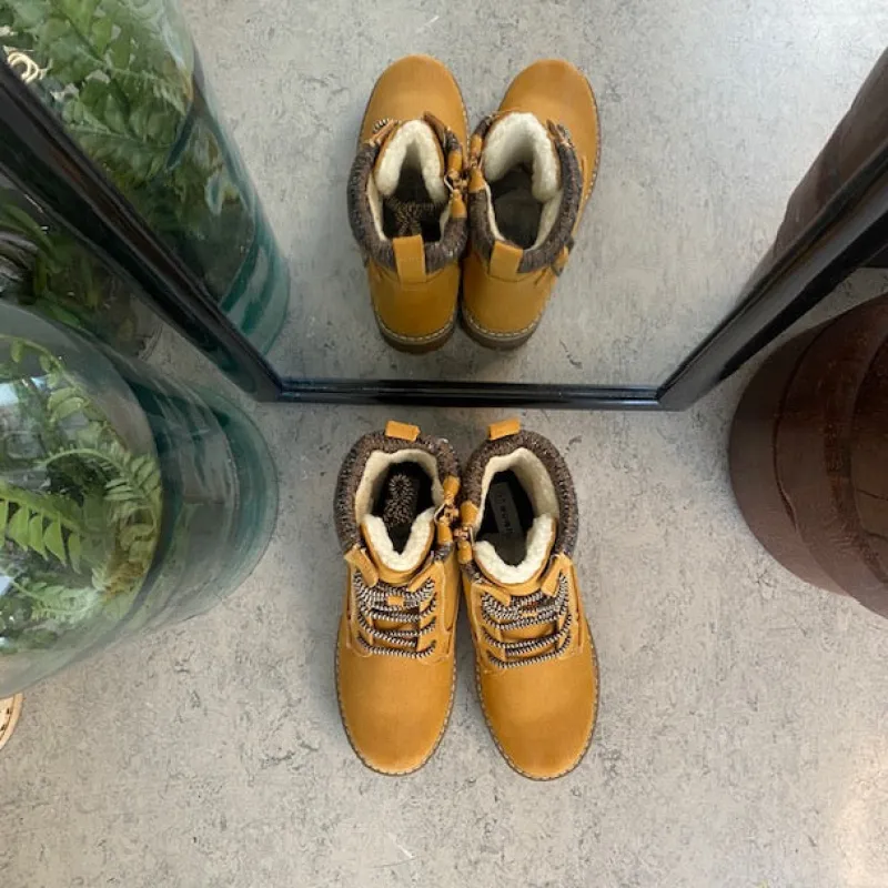 Sygeplejebutikken Vinterstøvler Damer|Overgangssko*Lysebrun damestøvle med snørebånd, lynlås og varmt for – dekorativ spænde og TPR-sål