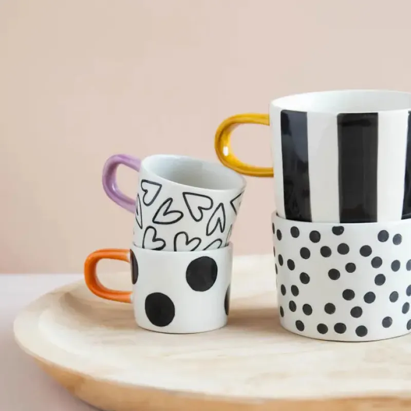 Sygeplejebutikken Gaver Til Sundhedspersonalet*Moderne krus med ternet mønster og orange hank – stilfuldt design til kaffe & te