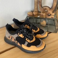 Sygeplejebutikken Slip On Sko*Moderne sko med flotte detaljer og gummisål