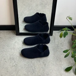 Sygeplejebutikken Sko På Tilbud*Mørkeblå filtet hjemmesko med god bredde og udtagelig indersål