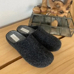Sygeplejebutikken Hjemmesko|Kolde Fødder*Mørkegrå filthjemmesko - som giver dig komfort og varme