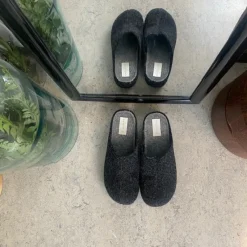 Sygeplejebutikken Hjemmesko|Kolde Fødder*Mørkegrå filthjemmesko - som giver dig komfort og varme