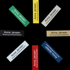 Sygeplejebutikken Navneskilte*Navneskilt til kitlen - firkantet med nål