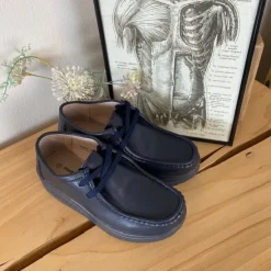 Sygeplejebutikken Leddegigt|Hælsporer*Navy skindsko med gængesål og svangstøtte