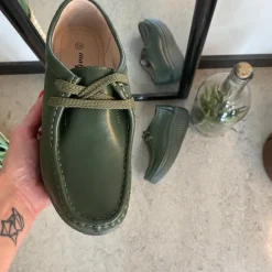 Sygeplejebutikken Leddegigt|Hælsporer*Olivengrønne skindsko med gængesål og svangstøtte