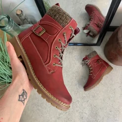 Sygeplejebutikken Rød Støvle|Vinterstøvler Damer*Rød damestøvle med snørebånd, lynlås og varmt for – dekorativ spænde og TPR-sål