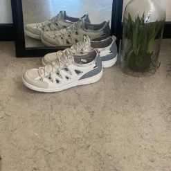 Sygeplejebutikken Sko Til Ældre|Følsomme Fødder*Relife sko – Offwhite | Blød, let og moderne komfort