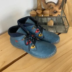 Rieker Kort Støvle Dame|Blå Støvler*– kort blå støvle med snøre og lynlås.