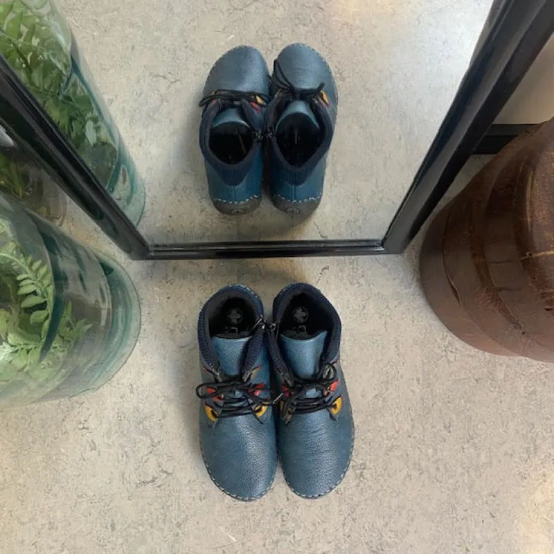 Rieker Kort Støvle Dame|Blå Støvler*– kort blå støvle med snøre og lynlås.