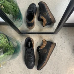 Rieker Kort Støvle Dame|Sorte Støvletter*Step-in støvle med flotte detaljer