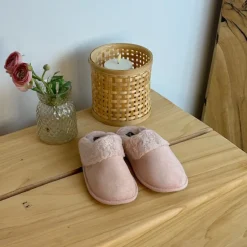 Sygeplejebutikken Hjemmesko|Sko På Tilbud*Rosa hjemmesko med synlig pelskant