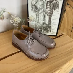 Sygeplejebutikken Sommersko Dame|Stødabsorberende Sko*Sandfarvet snøresko i læder med god stødabsorbering.