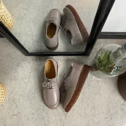 Sygeplejebutikken Sommersko Dame|Stødabsorberende Sko*Sandfarvet snøresko i læder med god stødabsorbering.