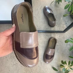 Sygeplejebutikken Sko På Tilbud*Slip on sko i skind med ultra fleksibel ydersål