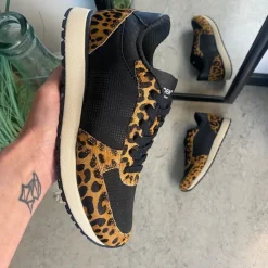 Woden Sommersko Dame|Overgangssko*Smarte sneakers i sort mix med leopardmønster.