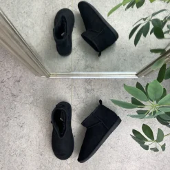 Sygeplejebutikken Sko På Tilbud*Sort bamsestøvle med blødt foer og kort skaft