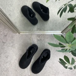 Sygeplejebutikken Sko På Tilbud*Sort bamsestøvle med blødt foer og kort skaft