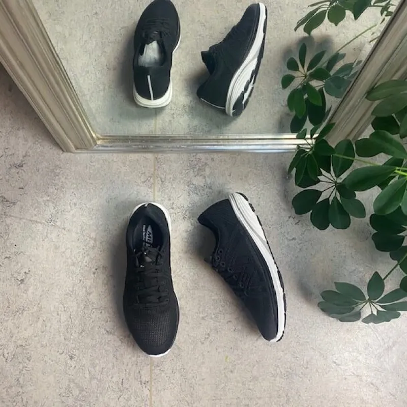 MBT Leddegigt|Hælsporer*Sort letvægts sko fra