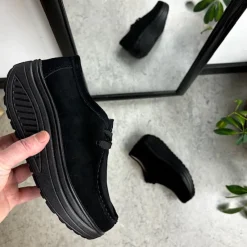 Sygeplejebutikken Sko På Tilbud*Sort ruskindssko med gængesål og svangstøtte