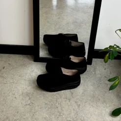 Sygeplejebutikken Sko På Tilbud*Sort ruskindssko med gængesål og svangstøtte