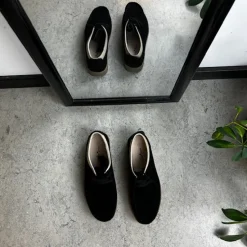 Sygeplejebutikken Sko På Tilbud*Sort ruskindssko med rågummisål