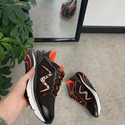 MBT Hælsporer|Kondi Sko*Sort sko fra med fede orange detaljer