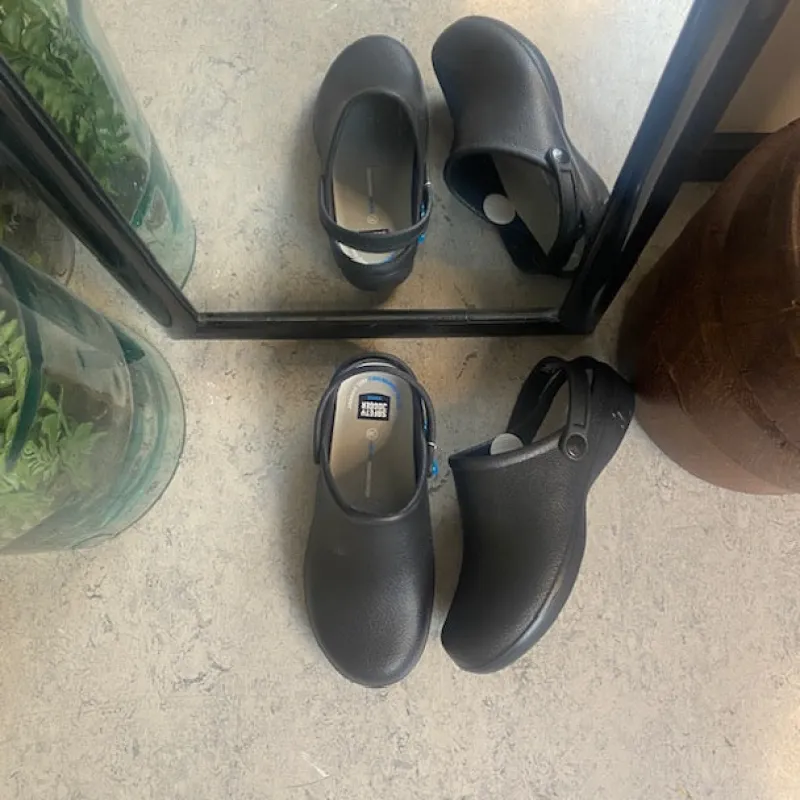 Sygeplejebutikken Esd Fodtøj|Clogs*Sort skridsikker clog træsko