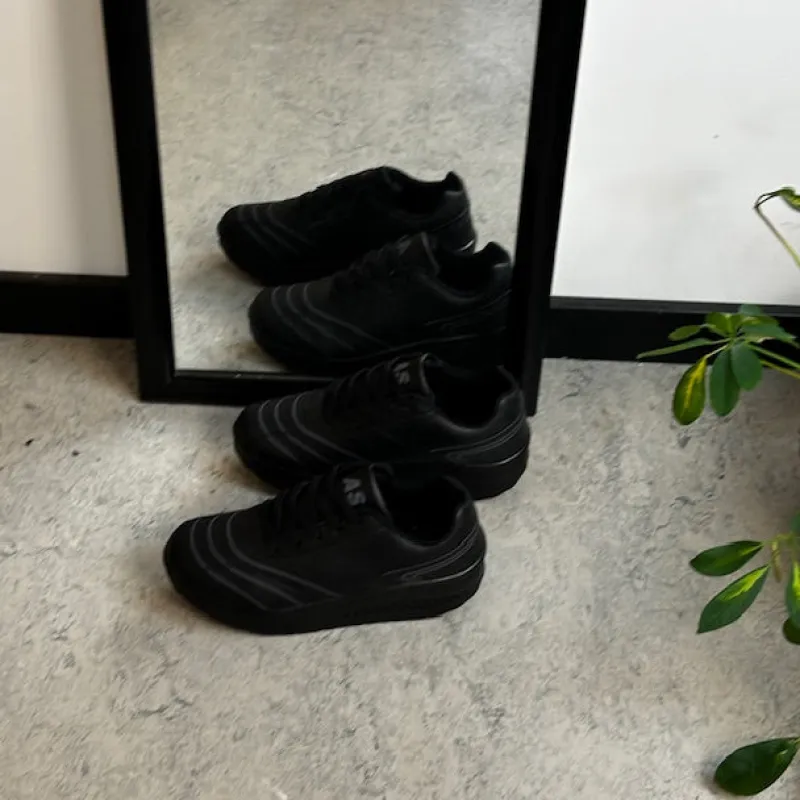 Sygeplejebutikken Sko På Tilbud*Sort sportssko med svangstøtte og gængesål.