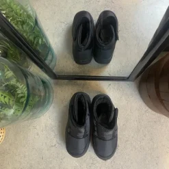 Sygeplejebutikken Kort Støvle Dame|Billige Vinter Støvler*Sort vatteret støvle med velcroåbning