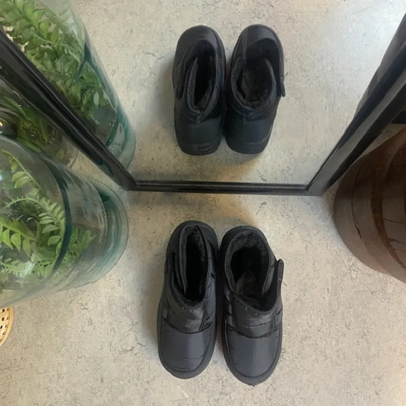 Sygeplejebutikken Kort Støvle Dame|Billige Vinter Støvler*Sort vatteret støvle med velcroåbning