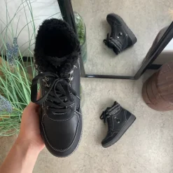 Sygeplejebutikken Kort Støvle Dame|Vinterstøvler Damer*Sort vinterstøvle med snørebånd