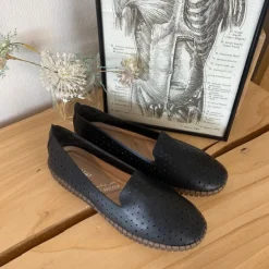 Sygeplejebutikken Sommersko Dame|Gængesål*Sorte ballerinasko med fint, perforeret mønster