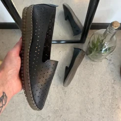 Sygeplejebutikken Sommersko Dame|Gængesål*Sorte ballerinasko med fint, perforeret mønster