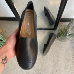 Sygeplejebutikken Sommersko Dame|Gængesål*Sorte ballerinasko med fint, perforeret mønster