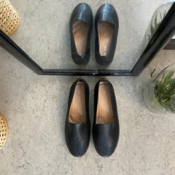 Sygeplejebutikken Sommersko Dame|Gængesål*Sorte ballerinasko med fint, perforeret mønster