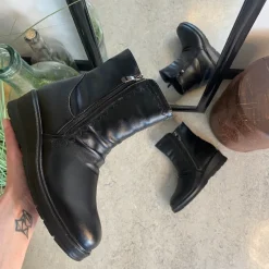 Sygeplejebutikken Sorte Støvletter|Vinterstøvler Damer*Sorte damestøvletter med varmt for og 2 lynlåse – komfortabel PU-sål og praktisk design