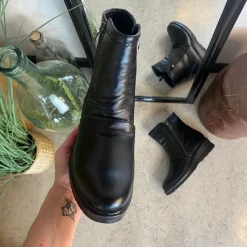 Sygeplejebutikken Sorte Støvletter|Vinterstøvler Damer*Sorte damestøvletter med varmt for og 2 lynlåse – komfortabel PU-sål og praktisk design