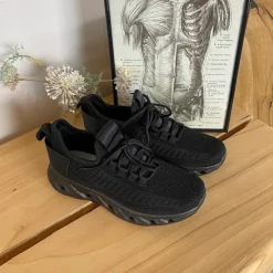 Sygeplejebutikken Knyster - Hallux Valgus|Slip On Sko*Sorte slip-on sko med strikoverdel