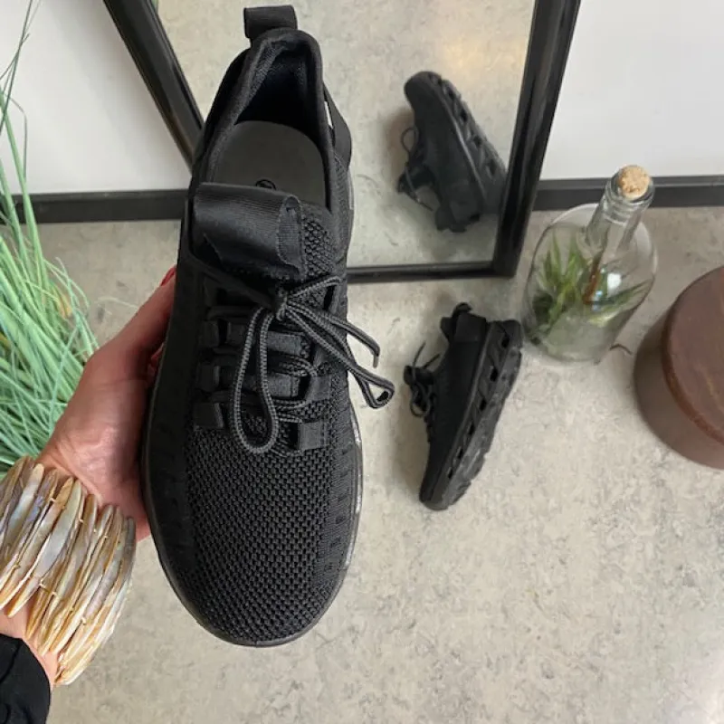 Sygeplejebutikken Knyster - Hallux Valgus|Slip On Sko*Sorte slip-on sko med strikoverdel