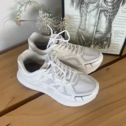 Woden Sommersko Dame|Overgangssko*letvægts sneakers med god svangstøtte